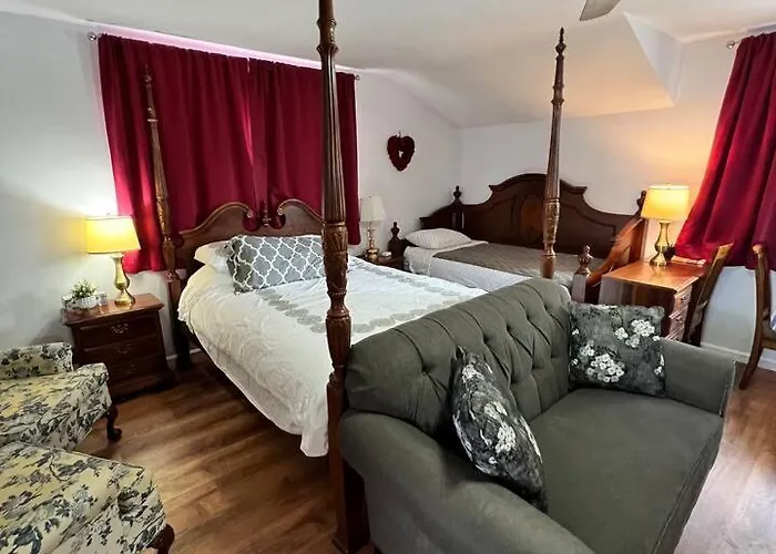 Estate Guest Home Upstairs, Ev Charger On Site